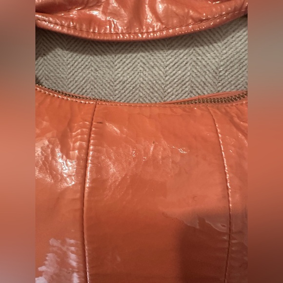 Vintage Coach Peach Patent Leather Shoulder Bag with Gold-Tone Lock - Picture 6 of 11